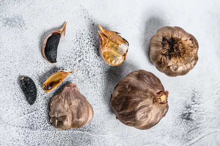 Black Garlic: The Complete Guide to Flavor, Uses, and Recipes