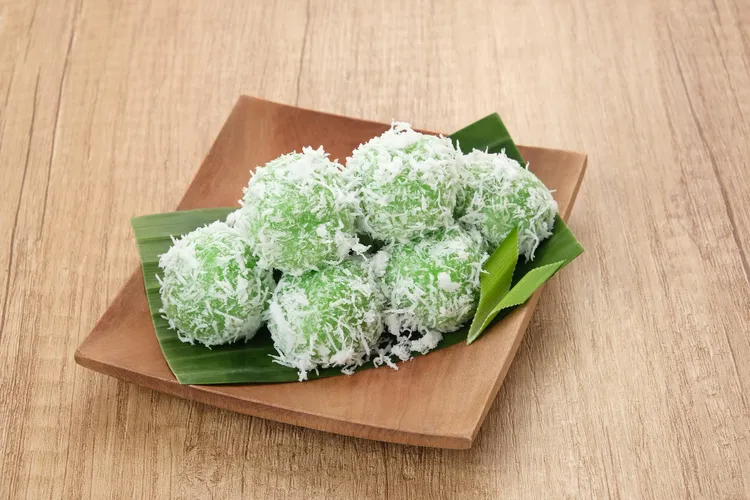 Malaysian Desserts Worth Making at Home: Cendol, Kuih, and More