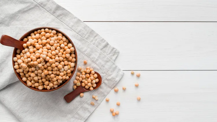 Legumes the Mediterranean Way: Chickpeas, Lentils and White Beans