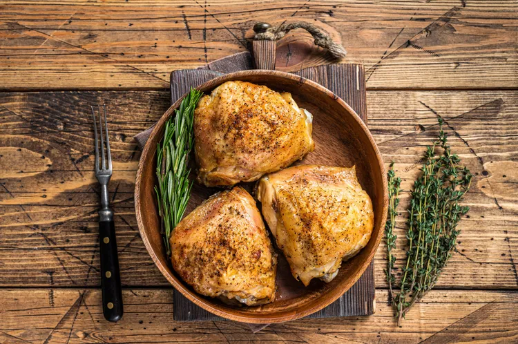 Chicken Thighs in the Skillet: Crispy in 25 Minutes