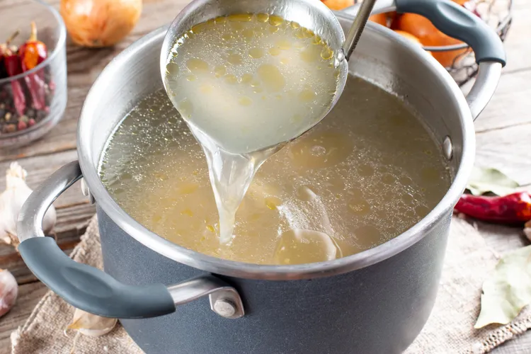 Slow Cooker Bone Broth: The Overnight Method