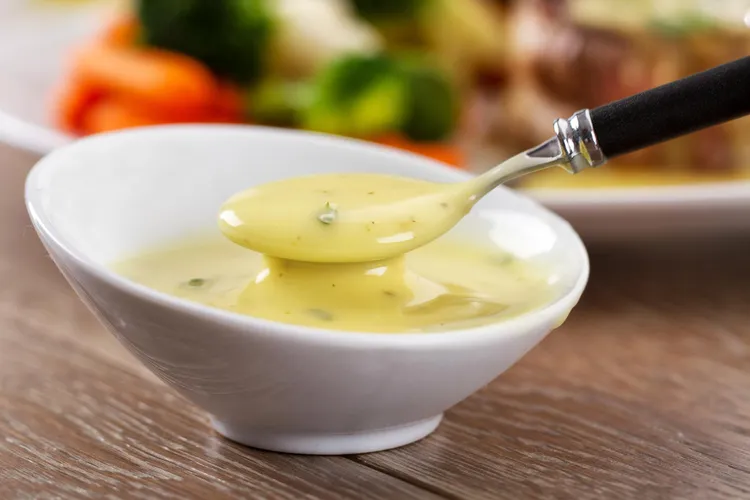 Classic Béarnaise Sauce Recipe (The Real Way, With Tarragon)