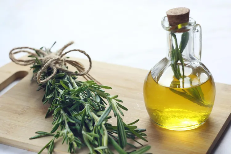 Rosemary Infused Olive Oil (And How to Make It Safely)
