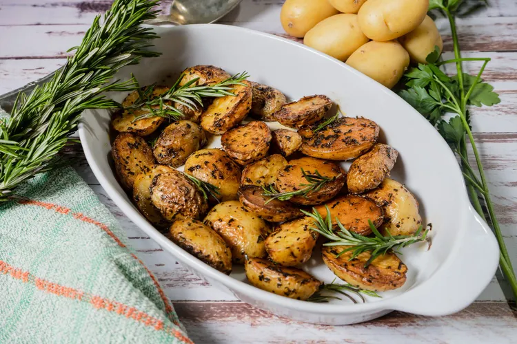 What to Pair With Potatoes: Herbs, Fats, and Flavor Combinations